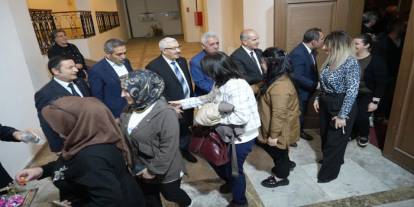 Kars Belediye Başkanı Ötüken Senger Personeliyle Bayramlaştı