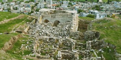 Depremde hasar gören tarihi iç kale camii restorasyon bekliyor