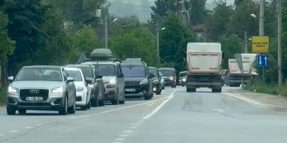 Bolu’da alternatif yollarda uzun araç kuyrukları oluştu