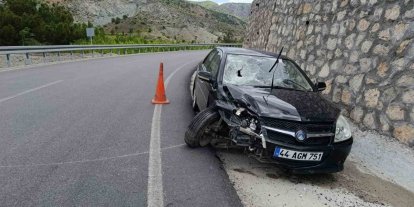 Kontrolden çıkan araç bariyerlere çarptı: 1 yaralı