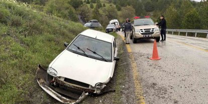 Kontrolden çıkan otomobil şarampole çarptı: 3 yaralı