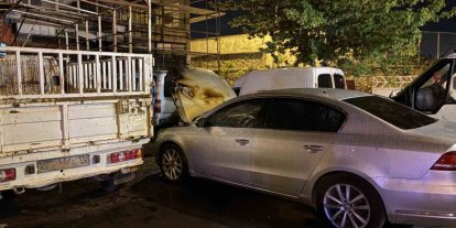 Kayseri’de yolda arızalanan otomobil sanayide alev aldı
