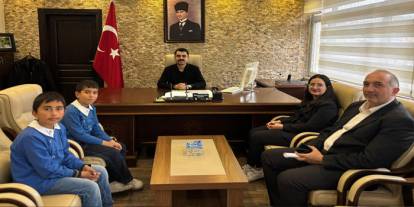 Susuz’da Dereceye Giren Öğrencilerden Kaymakam Tutal’a Ziyaret