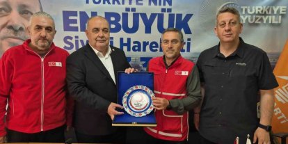 Bartın protokolü kurban bağışını Kızılay’a yaptı