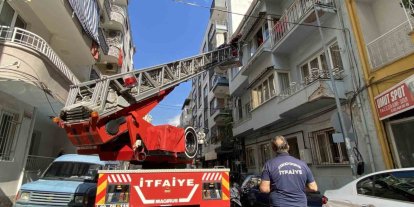Dar merdivenden indirilemeyen hastanın imdadına itfaiye ekipleri yetişti
