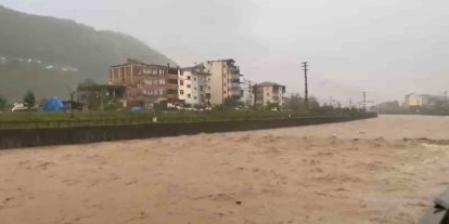 Trabzon’un Araklı ilçesinde şiddetli yağış