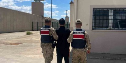 Göçmen kaçakçısı jandarmaya yakalandı