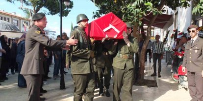 Emekli astsubaya askeri törenle veda