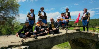 Tarihi mekanlarda zeybek coşkusu yaşandı