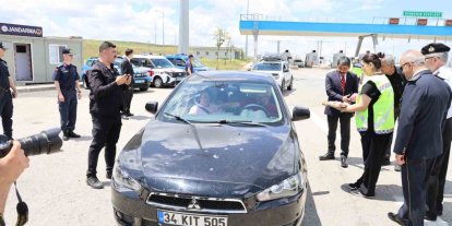 Şehir protokolünden karayolunda çikolatalı kutlama