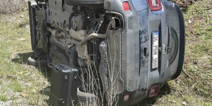 Cip ile hafif ticari araç çarpıştı: 3 yaralı