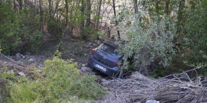 Kontrolden çıkan otomobil Harşit Çayı’nın kenarında durabildi