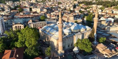 Bursa’da bayram coşkusu tarihi camilerde yaşandı