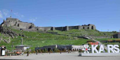 Kars’ta bayram sessizliği, kentin en işlek noktaları boş kaldı