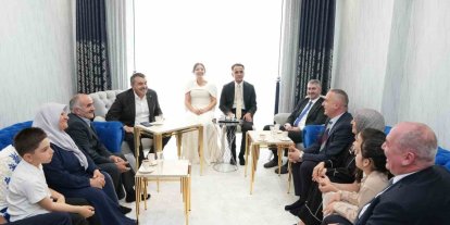 Bakan Tekin nişan törenine katıldı
