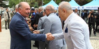 Çorum’da kent protokolü ve vatandaşlar bayramlaştı