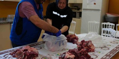 Düzce’de bağışlanan kurban payları ihtiyaç sahiplerine ulaştırılıyor