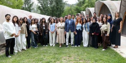 Tunceli Valisi Aygöl, üniversite öğrencileriyle bir araya gelerek bayramlaştı