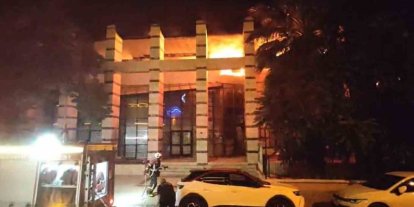 Kuşadası’nda eski PTT binasında yangın