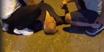Çıkan kavgada başından yaralandı, kanlar içinde  yerde kaldı