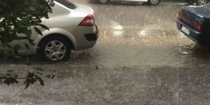 Erzincan’da dolu ve heyelan ulaşımı olumsuz etkiledi