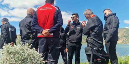 Kaymakam Öztoprak: "Arama faaliyetleri 51 personel, 13 dalgıç ve 6 bot ile titizlikle devam etmektedir"