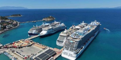 Kuşadası’na 4 kruvaziyer ile 9 bin turist geldi