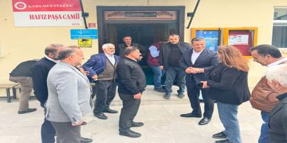 Gökhan Türkeş Öngel Kars'ta Hafız Paşa Camii Cemaatiyle Bayramlaştı
