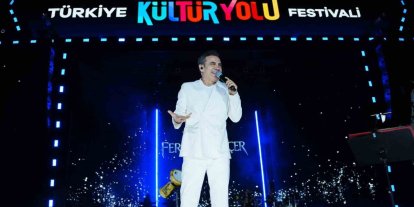 Ferhat Göçer Manisa’yı coşturdu