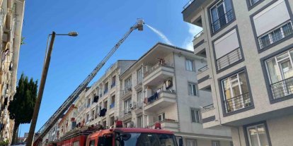 Küçükçekmece’de korkutan çatı yangını