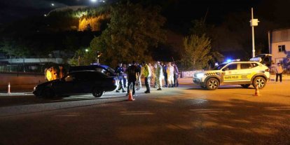 Gümüşhane’de alkollü sürücü jandarma aracına çarptı, ehliyetine el konuldu