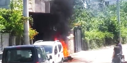 Batman’da park halindeki motosiklet küle döndü