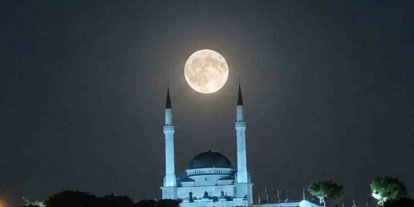 Edremit’te dolunay ve Ulu Cami buluşması görsel şölen sundu