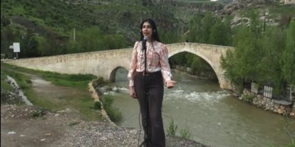 Öğretmen ve öğrenciler Çermik için çalıp söyledi
