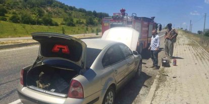 Seyir halindeki otomobil alev aldı