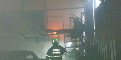 Antakya’da iş yeri alevlere teslim oldu
