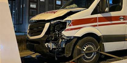 Kars’ta Ambulans ile Otomobil Çarpıştı: 4 Yaralı