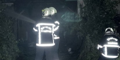 Alevlere teslim olan ev küle döndü