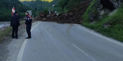 Trabzon-Bayburt karayolu heyelan nedeniyle ulaşıma kapandı