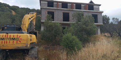 Çanakkale’de 11 kaçak yapı yıkıldı