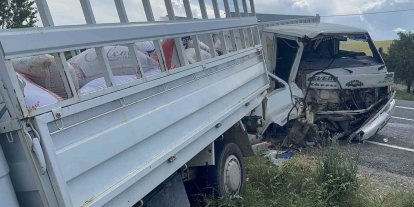 Elazığ’da kamyonetler çarpıştı: 2 yaralı