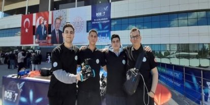 Burhaniyeli öğrencilerden robot yarışmasında önemli başarı