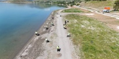 Hazar Gölü’nde dev temizlik 12 ton atık toplandı
