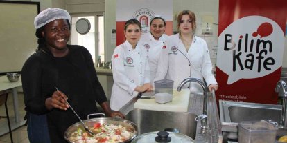 Afrikalı üniversitelilerin favori yemekleri: Yaprak dolması ve mercimek çorbası