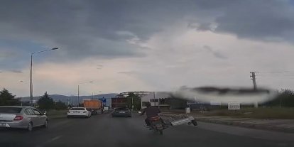 Elazığ’da motosiklet sürücüsünden tehlikeli yolculuk