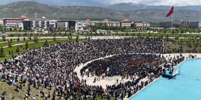 EBYÜ’de 3 bin 150 öğrenci mezuniyet sevinci yaşadı
