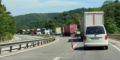 Arızalanan otomobil, Yalova-Bursa karayolunu kitledi