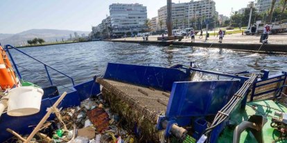 İzmir Körfezi’nden 1,2 milyon ton dip çamuru, binlerce ton atık temizlendi