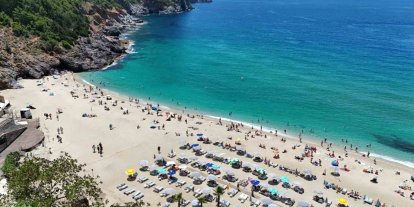 Kleopatra Plajı turistlerle doldu taştı