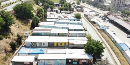 Kahramanmaraş’ta esnafa verilen konteynerler kaldırılmaya başlandı